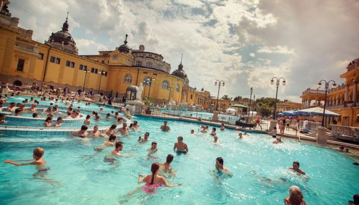 itinerary_mobi_Hungary-Budapest-Szechenyi-Thermal-Bath-Pool-People-Swimming-Shereen-Mroueh-2014-IMG4083-Processed-Lg-RGB-web